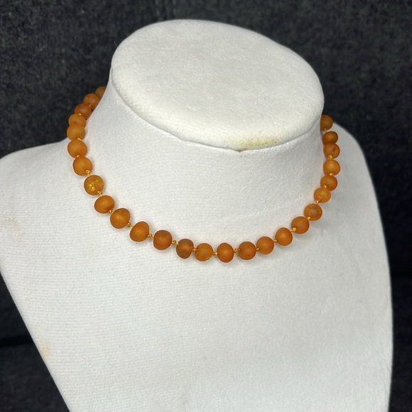 Raw amber necklace for teething babies - Picture 6 of 7